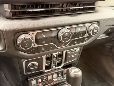 Used 2024 Jeep Wrangler Sport S image 21