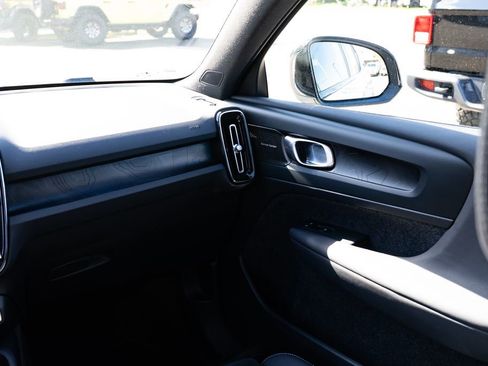 Used 2023 Volvo XC40 Recharge Ultimate AWD/4WD image 10