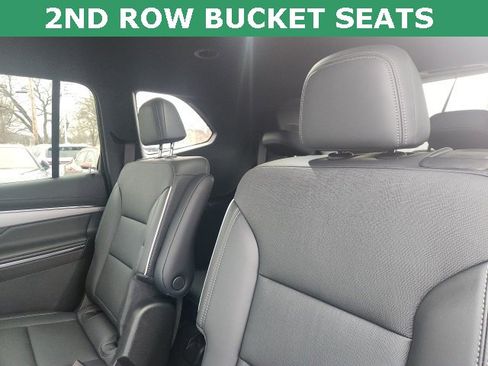 Used 2025 Buick Enclave Preferred image 3