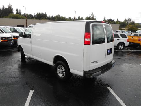 Used 2016 Chevrolet Express 2500 RWD image 10