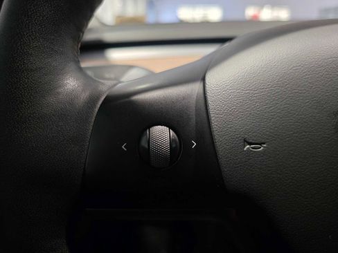 Used 2021 Tesla Model Y Long Range image 28