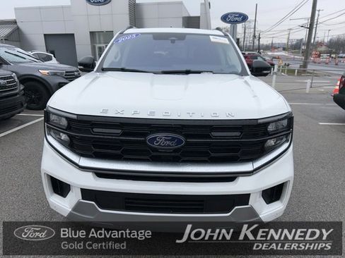 Certified 2025 Ford Expedition Max Platinum w/ Platinum Ultimate Package image 4