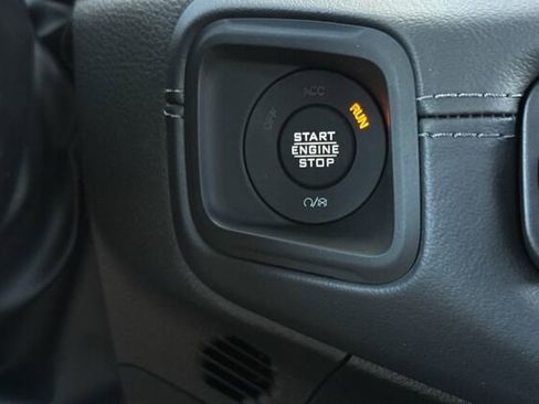 New 2025 Jeep Gladiator Sport image 21