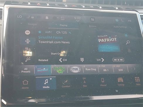 Used 2022 Jeep Grand Cherokee L Limited w/ Luxury Tech Group II image 17