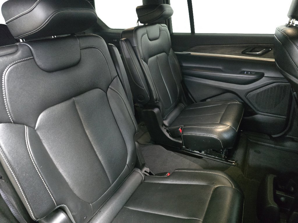 Used 2024 Jeep Grand Cherokee L Limited w/ Black Appearance Package AWD/4WD image 16
