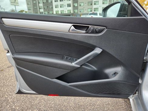 Used 2019 Volkswagen Passat 2.0T Wolfsburg w/ Wheels & Sunroof Package image 20