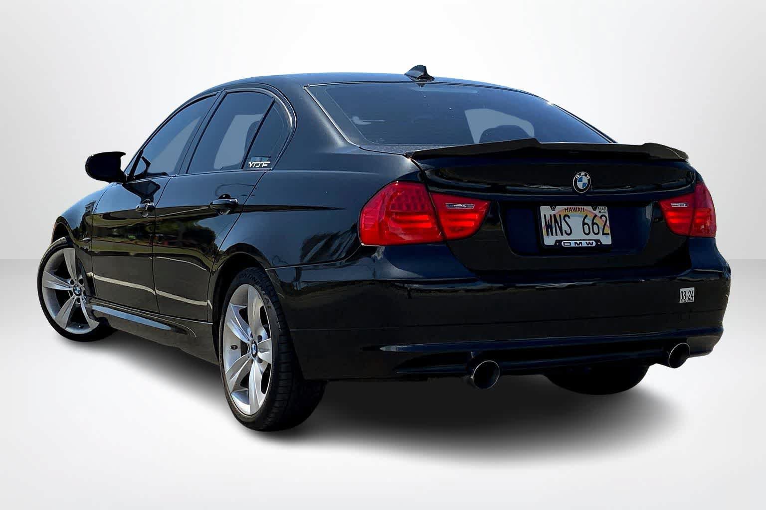 Used 2011 BMW 335i xDrive Sedan AWD/4WD image 4