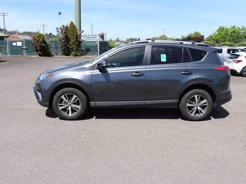 Used 2018 Toyota RAV4 XLE AWD/4WD image 8