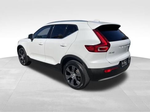 Used 2022 Volvo XC40 T5 Inscription w/ Climate Package image 3