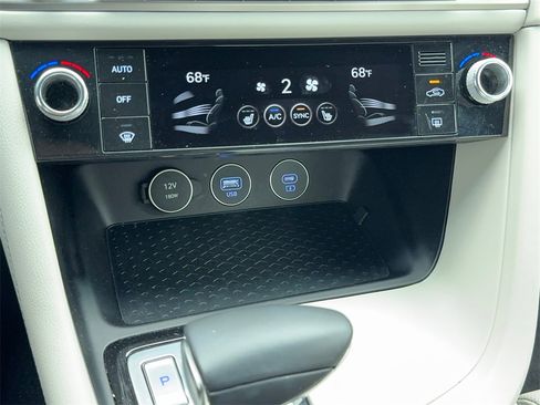 Used 2025 Genesis G70 2.5T image 31