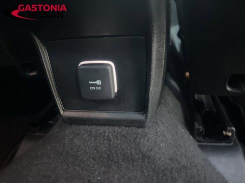 Used 2024 Jeep Compass Latitude image 32