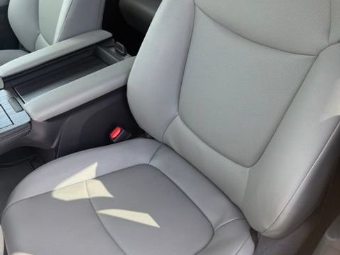 Used 2026 Toyota Sienna XLE FWD image 20