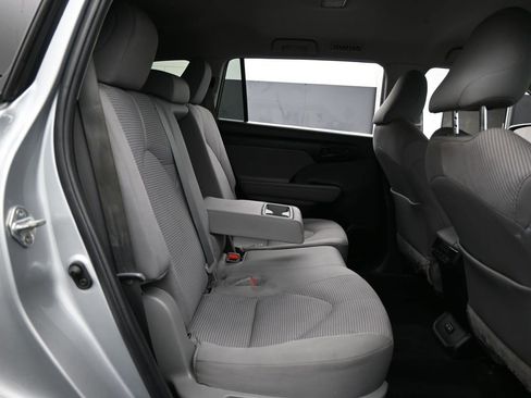 Used 2022 Toyota Highlander L image 42