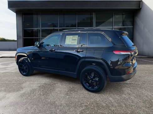 New 2025 Jeep Grand Cherokee Altitude image 4