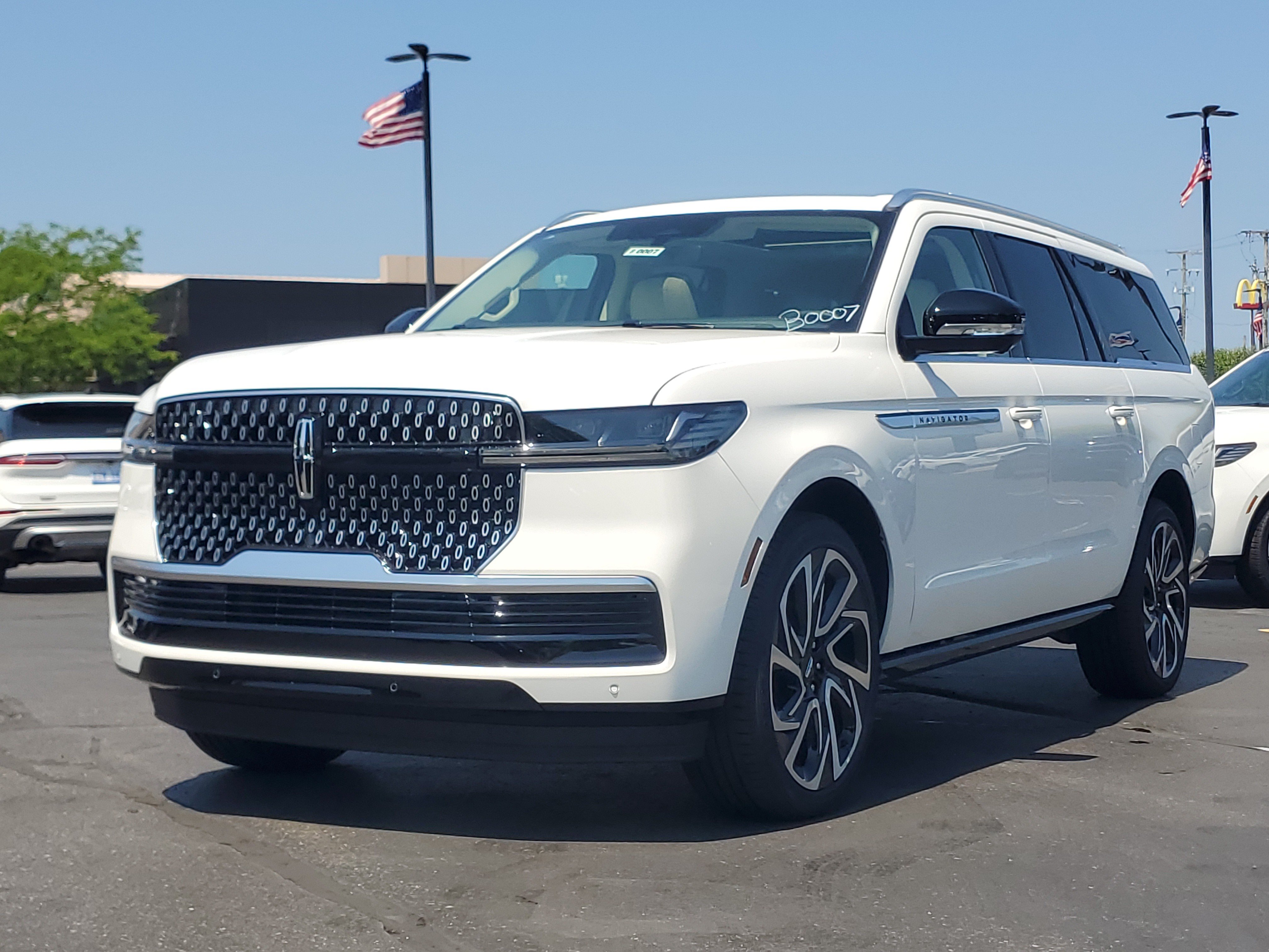 New 2027 Lincoln Navigator L Reserve AWD/4WD image 2