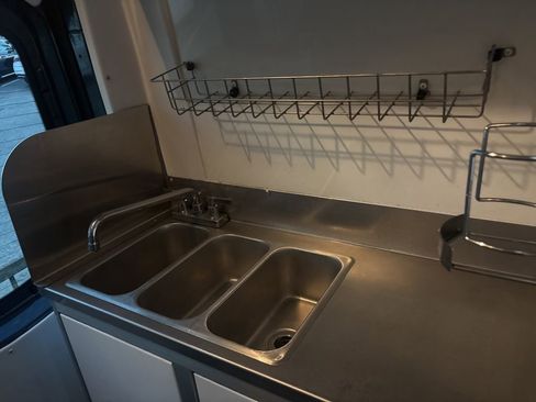 Used 2020 Mercedes-Benz Sprinter 4500 image 36