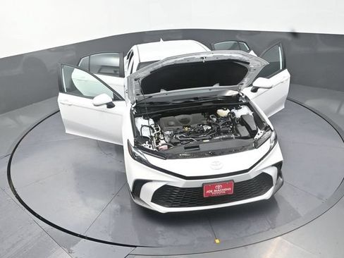 Used 2026 Toyota Camry SE FWD image 40