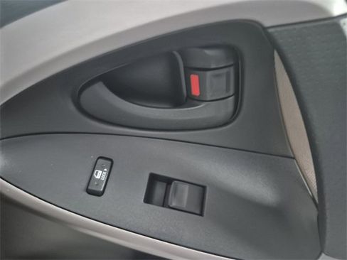 Used 2007 Toyota RAV4 2WD image 37