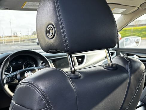 Used 2020 Buick Enclave Essence w/ Sound and Sites Package image 17