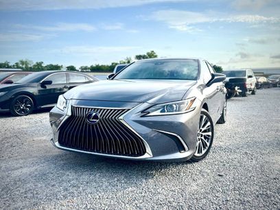 Used 2020 Lexus ES 300h w/ Premium Package