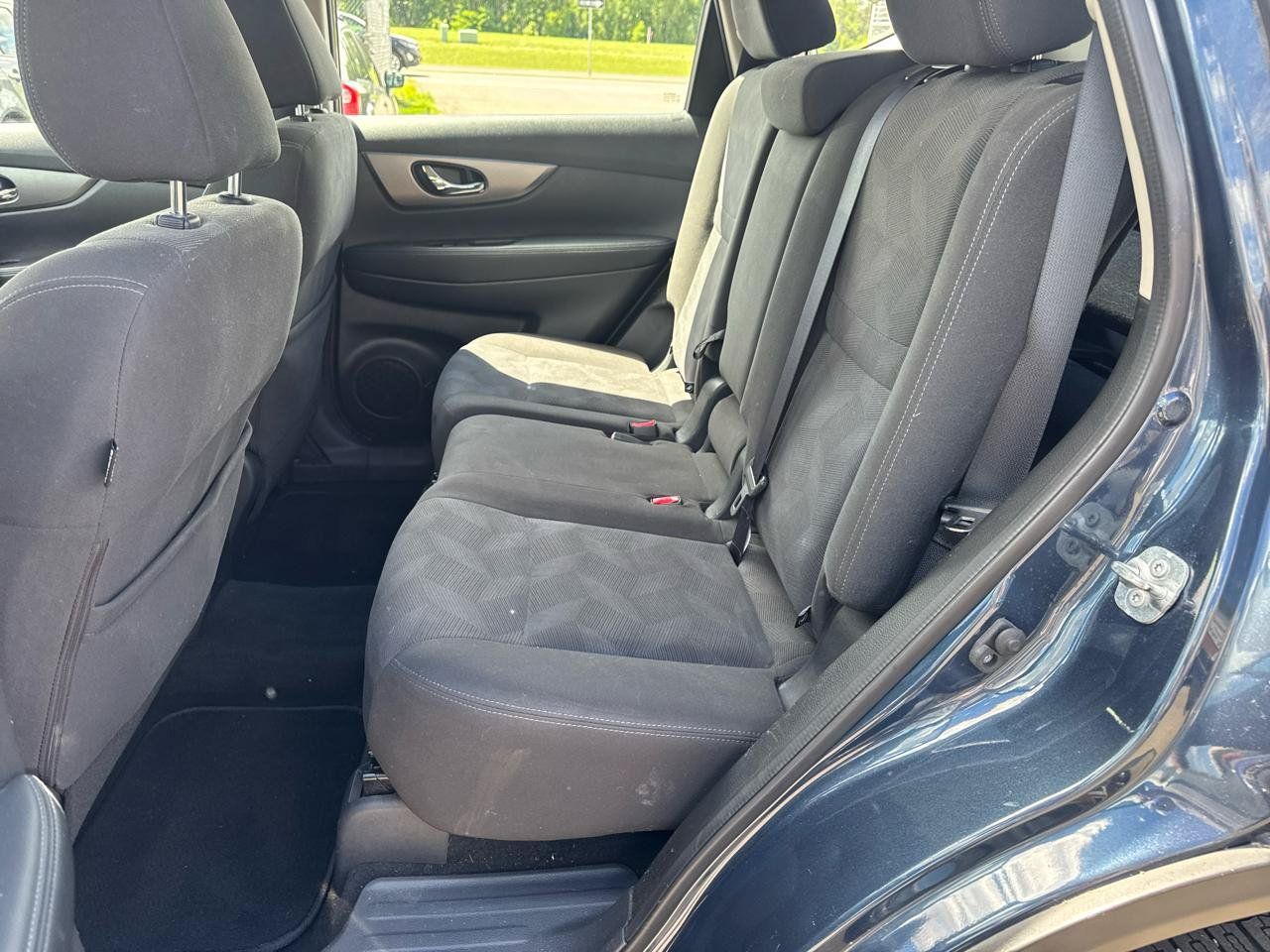 Used 2016 Nissan Rogue S AWD/4WD image 11