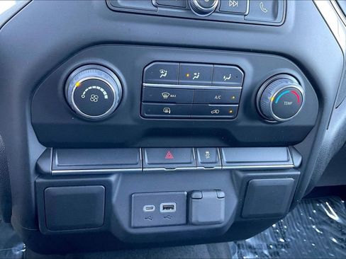 Used 2022 Chevrolet Silverado 2500 Custom AWD/4WD image 30