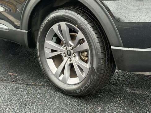 Certified 2022 Ford Explorer XLT w/ Equipment Group 202A image 7