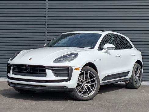 Certified 2025 Porsche Macan image 1