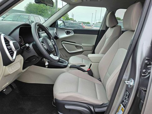 Used 2025 Kia Soul LX image 14