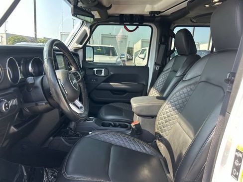 Used 2022 Jeep Gladiator Overland AWD/4WD image 13