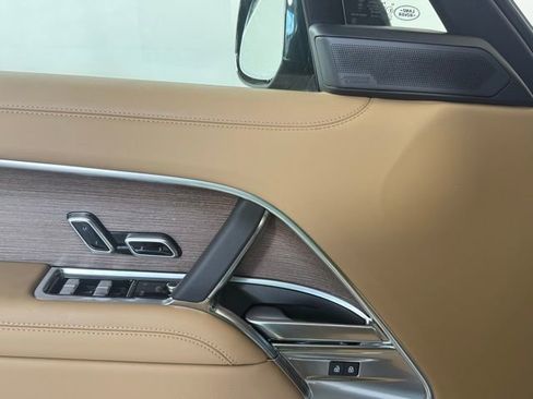 New 2025 Land Rover Range Rover Long Wheelbase SE image 25