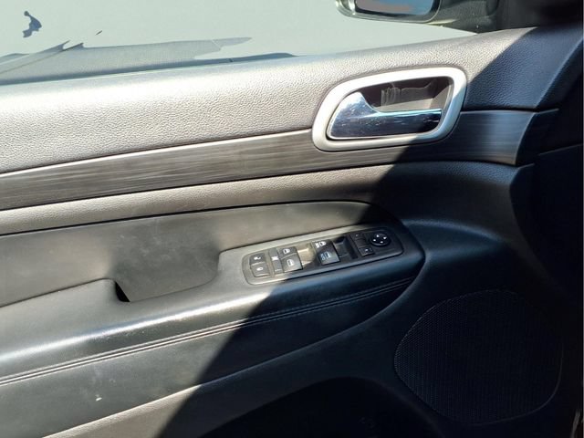 Used 2019 Jeep Grand Cherokee Altitude AWD/4WD image 15