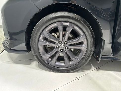 Used 2022 Toyota Sienna XSE FWD image 9