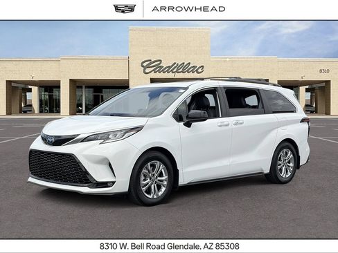 Used 2022 Toyota Sienna XSE w/ XSE Plus Package AWD/4WD image 1