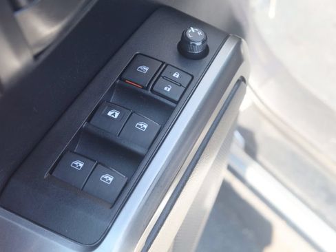 Certified 2021 Toyota Tacoma SR5 AWD/4WD image 28