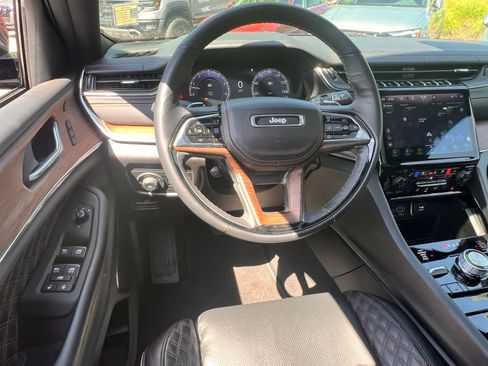 Used 2025 Jeep Grand Cherokee Summit AWD/4WD image 15