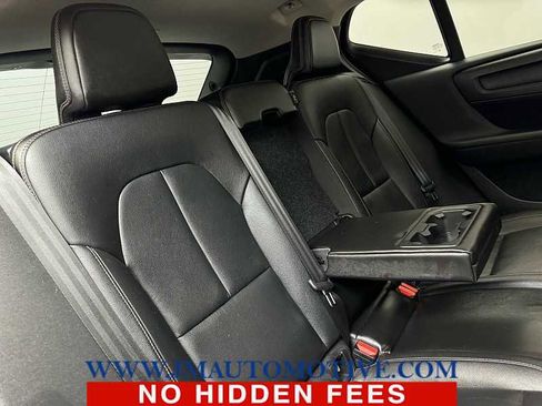 Used 2019 Volvo XC40 T5 Momentum image 19