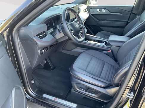 Used 2025 Ford Explorer ST-Line AWD/4WD image 19