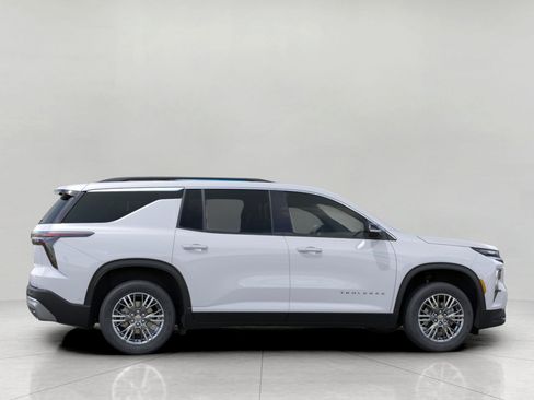 New 2026 Chevrolet Traverse LT w/ Driver Confidence Package AWD/4WD image 5