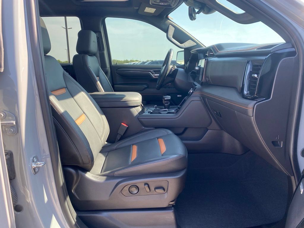 Used 2024 GMC Sierra 1500 AT4 w/ Technology Package AWD/4WD image 14