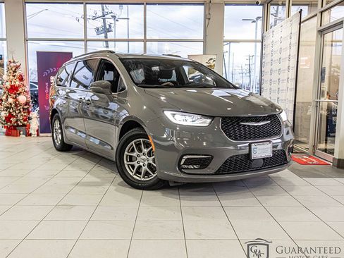 Used 2022 Chrysler Pacifica Touring image 6