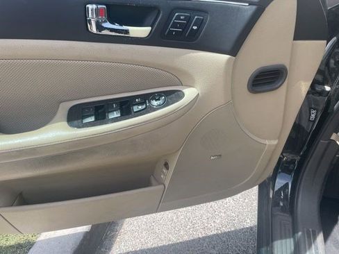 Used 2011 Hyundai Genesis 4.6 RWD image 7