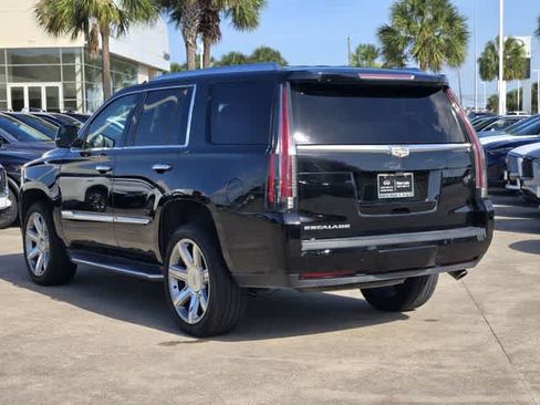 Used 2019 Cadillac Escalade Luxury RWD image 4
