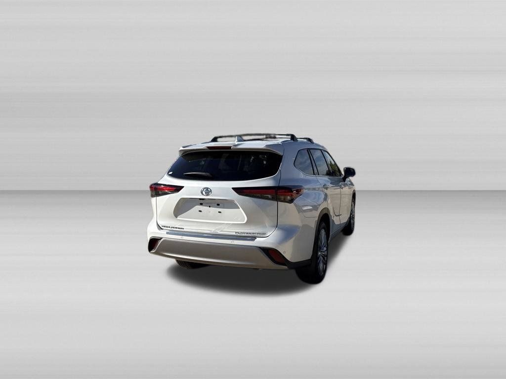 Used 2024 Toyota Highlander Platinum AWD/4WD image 6