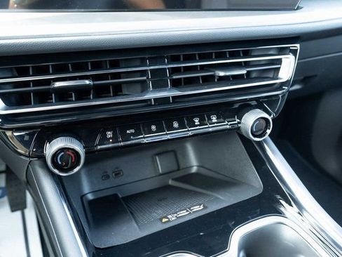 New 2026 Chevrolet Traverse LT w/ Enhanced Driving Package FWD image 18