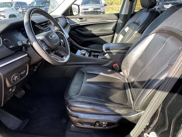 Used 2023 Jeep Grand Cherokee L Limited AWD/4WD image 17