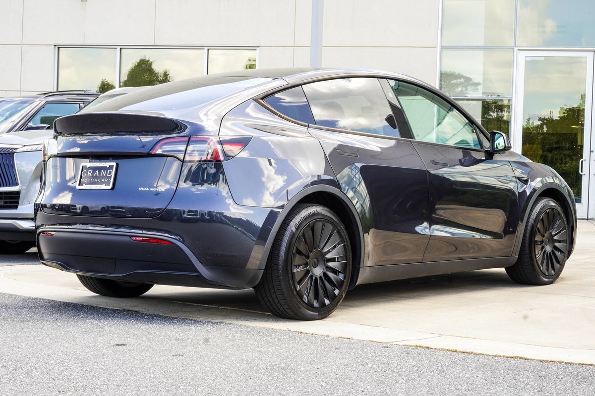 Used 2024 Tesla Model Y Long Range AWD/4WD image 12