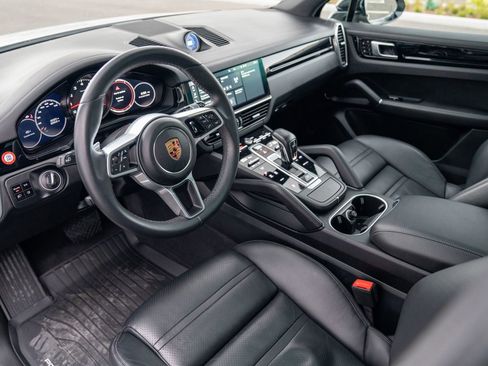 Certified 2020 Porsche Cayenne image 4