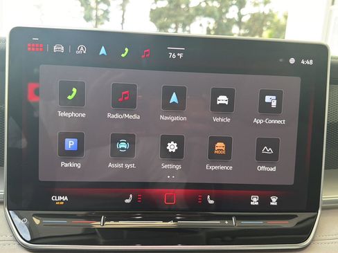 Certified 2025 Volkswagen Tiguan SE w/ Panoramic Sunroof Package image 21