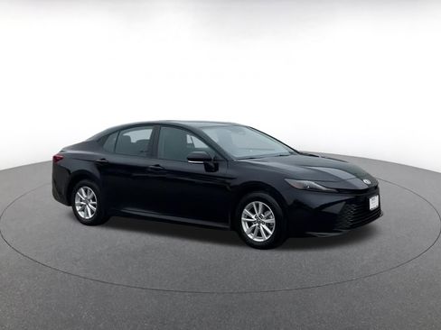 Used 2025 Toyota Camry LE image 2